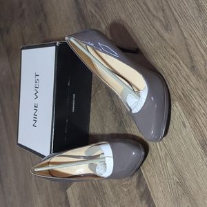 Nine West Gray Heels Like New